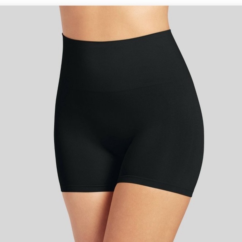 Jockey Generation™ Women's Slimming
Shorts - Black M